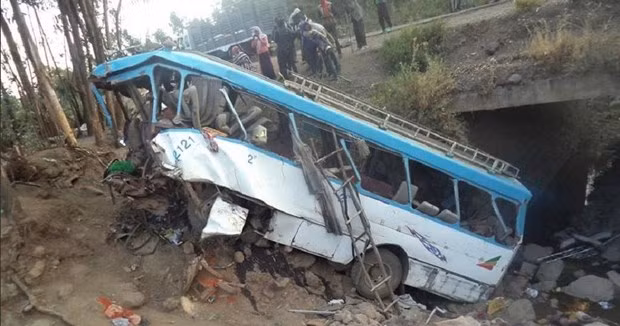 Hiện trường một vụ tai nạn xe buýt tại Ethiopia. (Nguồn: africanews.com)