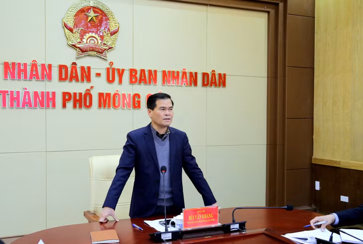 Phó Chủ tịch UBND tỉnh Bùi Văn Khắng chủ trì và kết luận cuộc họp.