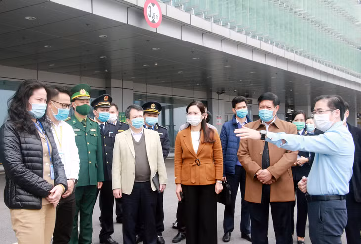 Đoàn kiểm tra BCĐ quốc gia phòng, chống dịch Covid-19 kiểm tra tại Cảng hàng không quốc tế Vân Đồn.