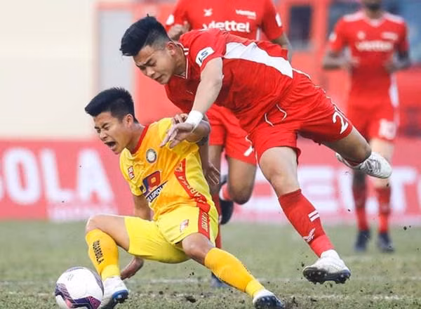  Đức Chiến dính chấn thương dây chằng sau trận gặp Thanh Hóa tại vòng 2 V-Laegue 2021.