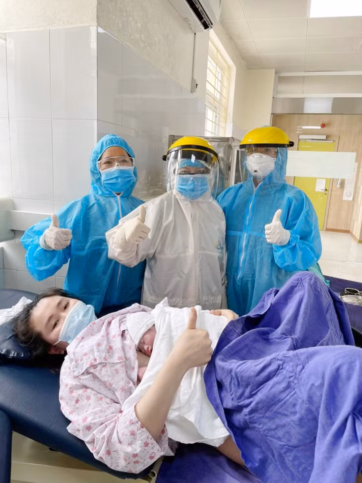 Hiện tại, sức khỏe sản phụ và con gái ổn định, không có dấu hiệu gì bất thường. 