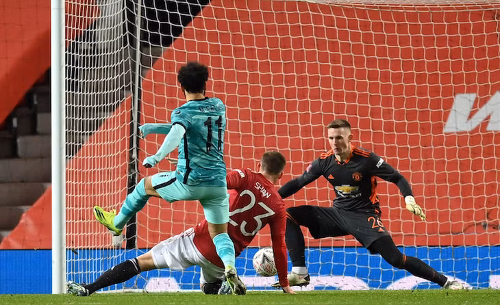 Salah ghi cú đúp nhưng không thể giúp Liverpool thoát thua. Ảnh: FA.