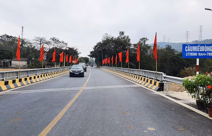 Công trình cầu Miếu Bòng mới nói trên, được khánh thành đưa vào sử dụng đã khắc phục những tồn tại cũ, góp phần thúc đẩy phát triển kinh tế, xã hội, du lịch, dịch vụ