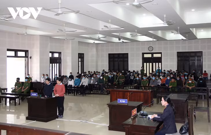 Nhiều bị hại theo dõi phiên tòa.