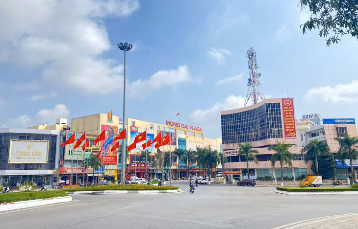 Không khí nô nức chào mừng Đại hội XIII của Đảng cũng đã tràn ngập các tuyến đường của TP Móng Cái - địa đầu vùng Đông Bắc của Tổ quốc.