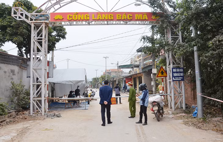 Chốt kiểm soát phong tỏa khu dân cư thôn Bắc Mã, xã Bình Dương.