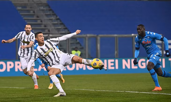 Pha mở tỷ số là bàn thứ 760 của Ronaldo trong sự nghiệp cầu thủ. Ảnh: Lapresse