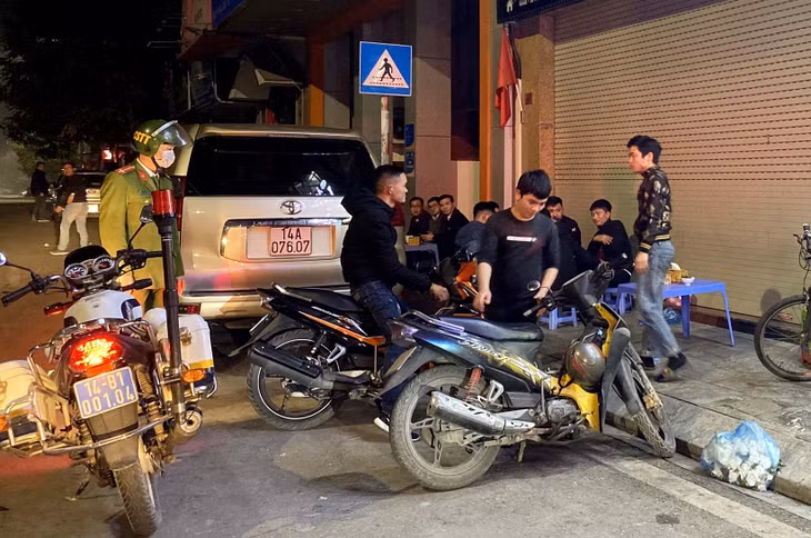 Nhắc nhở người dân tuân thủ quy định về giờ giấc