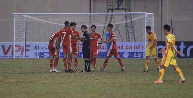 Viettel tụt xuống nhóm cuối bảng xếp hạng sau vòng 2 V-League 2021 cùng Hà Nội FC. (Ảnh: VPF)