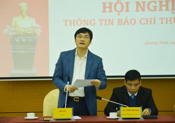 Lãnh đạo Sở Y tế phát biểu tại hội nghị.