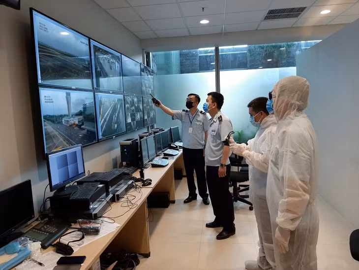ổ Hải quan sân bay Vân Đồn vừa phòng chống dịch Covid-19 vừa đảm bảo làm thủ tục cho gần 240 chuyến ba