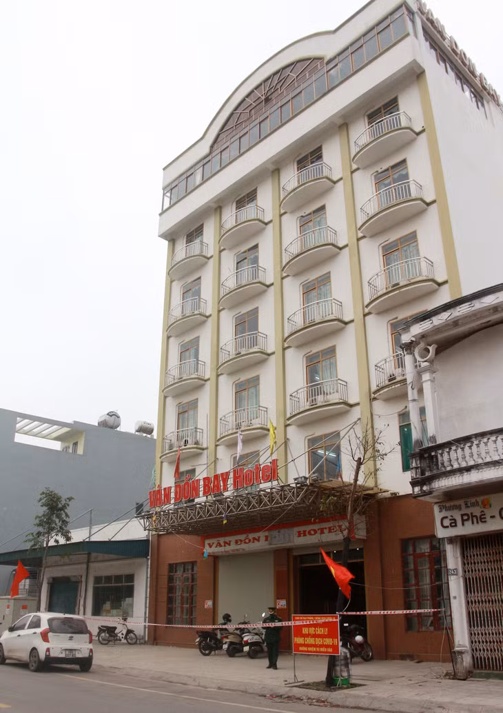 Khách sạn Vân Đồn Bay, nơi được huyện trưng dụng để thực hiện các biện pháp cách ly đối với các trường hợp F1, F2.