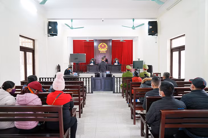 Quang cảnh phiên tòa