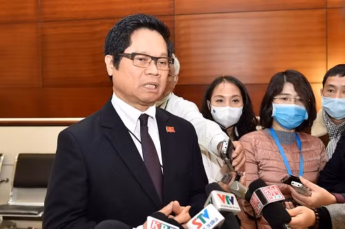 Ông Vũ Tiến Lộc, Chủ tịch Phòng Thương mại và Công nghiệp Việt Nam chia sẻ với báo chí - Ảnh: VGP/Nhật Bắc