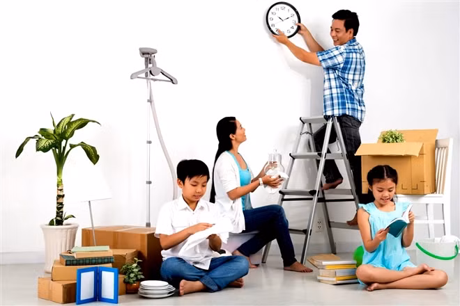 Cuối năm, gia đình nào cũng dành thời gian dọn nhà đón Tết Nguyên đán.
