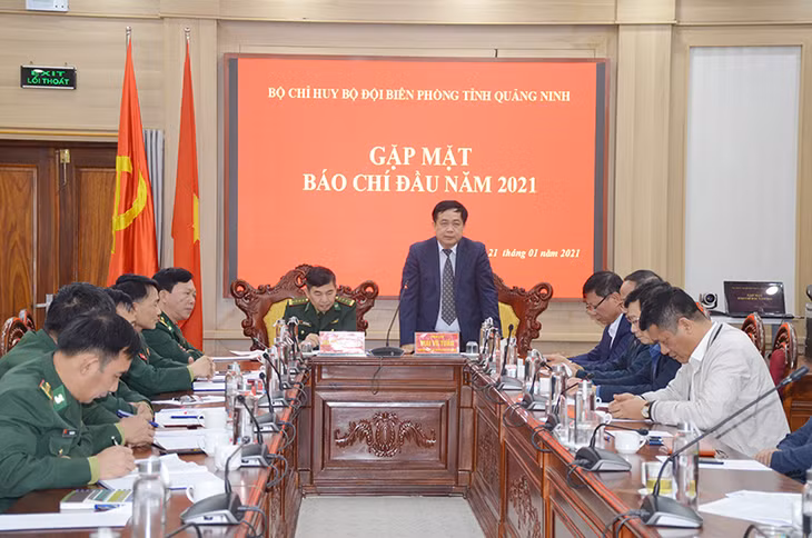 Lãnh đạo Trung tâm truyền thông tỉnh Quảng Ninh phát biểu tại buổi làm việc.