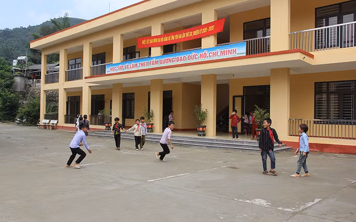 Khu phòng học xây dựng kiên cố của Trường Phổ thông dân tộc bán trú THCS Cao Phạ, Mù Cang Chải (Yên Bái).