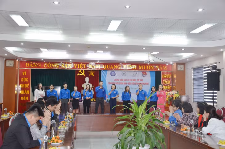 Chương trình giao lưu văn nghệ, thể thao do Đoàn TN Bệnh viện Sản Nhi và Phổi Quảng Ninh tổ chức.