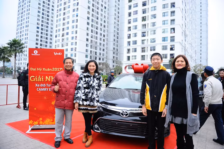 Gia đình bạn Tống Khánh Linh hạnh phúc bên lộc đầu xuân may mắn từ Vingroup.