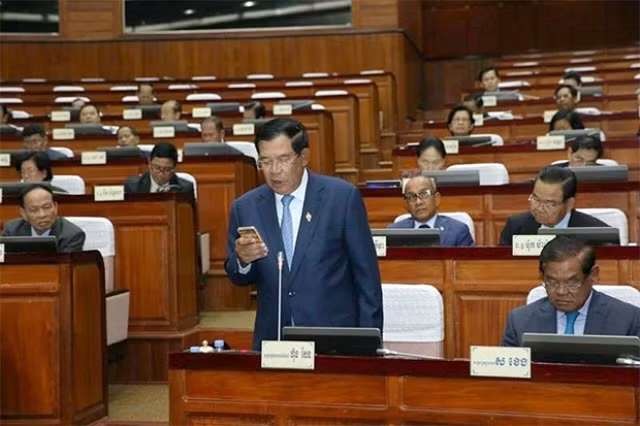 Thủ tướng Samdech Hun Sen phát biểu tại phiên họp Quốc hội Campuchia, ngày 31-1. (Ảnh: AKP)