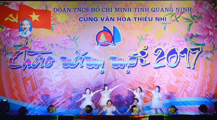 Tiết mục múa do các em thiếu nhi biểu diễn tại chương trình nghệ thuật “Mùa xuân của em chào năm mới 2017”.