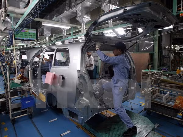 Lắp ráp ôtô tại nhà máy Toyota Phúc Yên. (Ảnh: Trần Việt/TTXVN)
