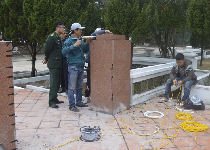 Khu vực trước Tượng đài Bác Hồ được trang hoàng đẹp hơn để tổ chức các chương trình văn nghệ.