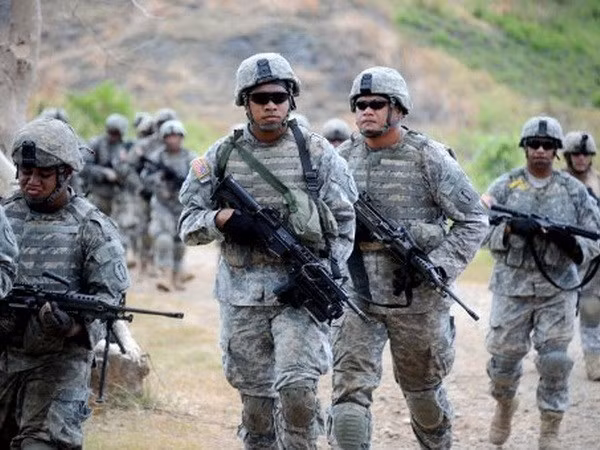Binh sỹ Mỹ và Philippines trong một cuộc tập trận tại Pháo đài Magsaysay. (Nguồn: AFP)