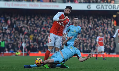 Burnley đã khiến Arsenal toát mồ hôi hột.