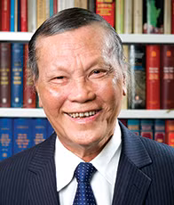 PGS.TS Phạm Xanh: “Để trở thành một doanh nhân cần phải có những điều kiện cần và đủ. Trong tay Bạch Thái Bưởi chẳng có gì cả, chỉ có hai bàn tay trắng và chí làm giàu mà ông làm nên cơ nghiệp, được người Việt xếp vào một trong những người giàu có nhất nước Nam thời đó”.