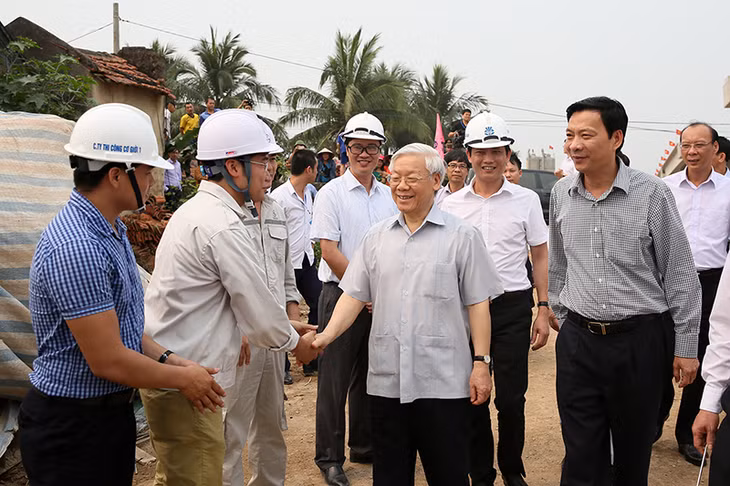 Tổng Bí thư Nguyễn Phú Trọng trong chuyến thăm và làm việc với Quảng Ninh ngày 13 và 14-4-2016. Ảnh: Hùng Sơn