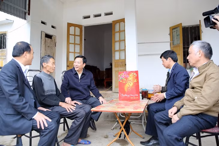 Đồng chí Bí thư Tỉnh ủy thăm ....