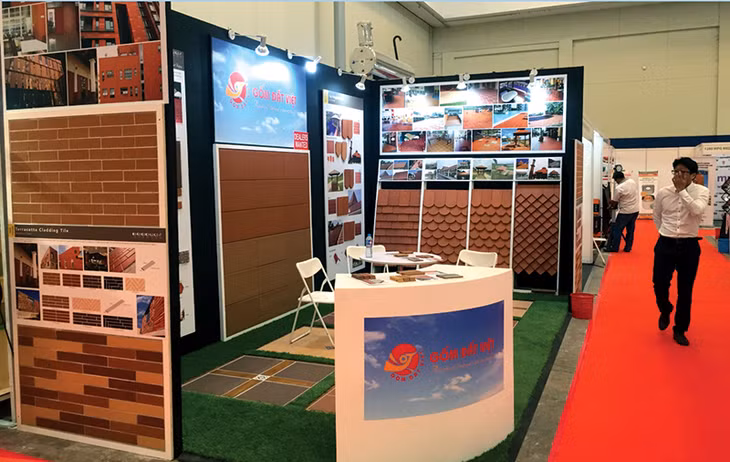 Gian hàng của Gốm Đất Việt tham gia triển lãm quốc tế Home Decor and Design Exhibition 2016 tại Indonesia. Ảnh: Công ty CP Gốm Đất Việt