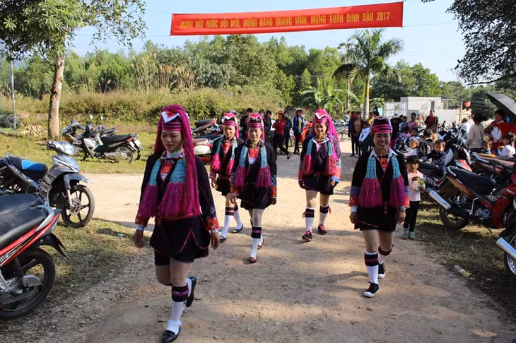 Ngay từ sáng sớm bà con dân tộc xã Quảng Đức nô nức đến tham gia các hoạt động mừng vui xuân.