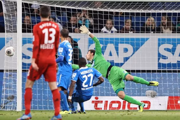  Hoffenheim (áo xanh) vẫn bất bại cho đến thời điểm này.