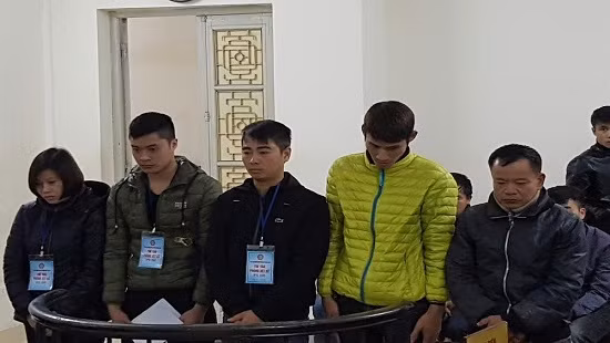 Các bị cáo tại phiên tòa xét xử ngày 18/1 (ảnh: congly.vn)