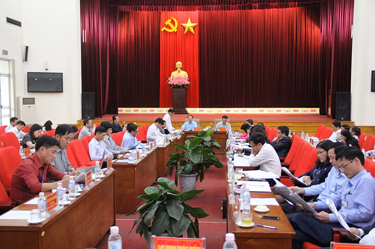 Hội đồng Lý luận Trung ương khảo sát kết quả thực hiện Đề án 25 tại TX Đông Triều. Ảnh: Thành Hưng (Trung tâm TT-VH TX Đông Triều)