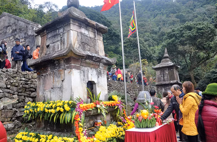 Am - chùa Ngoạ Vân, một trong những điểm thu hút du khách hành hương của Đông Triều hiện nay.