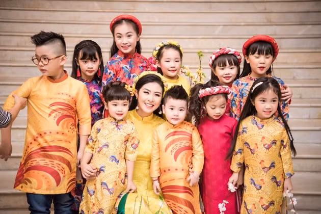 Hoa hậu Ngọc Hân và bộ sưu tập áo dài năm Đinh Dậu.