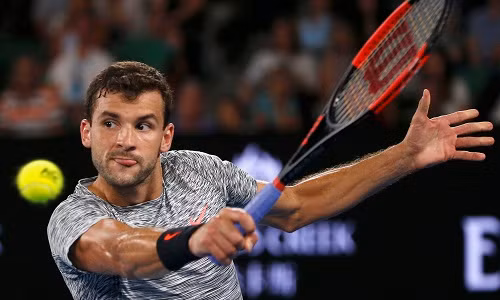 Dimitrov có nhiều pha di chuyển thông minh để bắt bài Nadal nhưng không thể chống đỡ những quả thuận tay của đối thủ. Ảnh: Reuters.