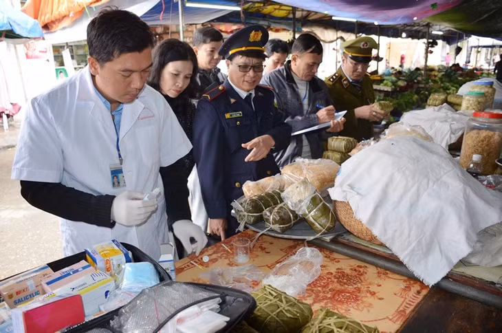 Không phát hiện thấy hàn the trong giò, chả, bún tại điểm kinh doanh chợ Hạ Long I