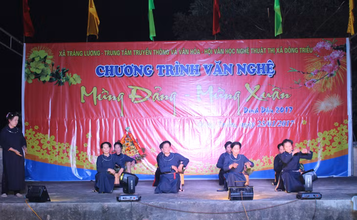 Các hoạt động trong đêm giao thừa tại thị xã Đông Triều đã tạo được không khí vui tươi phấn khởi trong nhân dân.