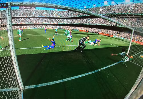 Tình huống mà trọng tài từ chối công nhận bàn thắng cho Barca.