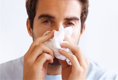 Đàn ông dễ nhiễm cúm và nhiều bệnh khác hơn phụ nữ. Ảnh: Telegraph.