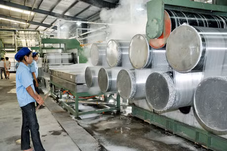 Dây chuyền sản xuất sợi 3D của Công ty TNHH Sợi hoá học Thế Kỷ Mới Việt Nam (Khu Công nghiệp Cái Lân - TP Hạ Long) vừa được đưa vào hoạt động. Ảnh: thái cảnh