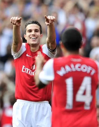 Van Persie và các đồng đội có trận đấu tưng bừng hiếm thấy từ đầu mùa.