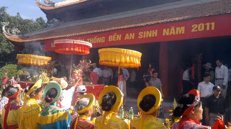 Khai hội đền An Sinh.