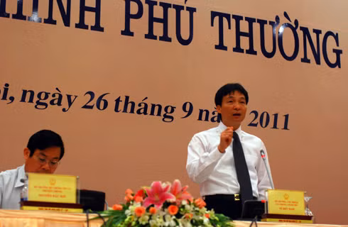Bộ trưởng - Chủ nhiệm Văn phòng Chính phủ Vũ Đức Đam (phải) và Bộ trưởng Thông tin Truyền thông - Nguyễn Bắc Son chủ trì họp báo chiều 26/9. Ảnh: Anh Quân