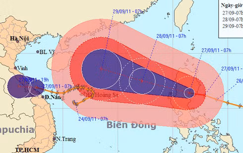 Bão Nesat mạnh cấp 13 đang tiến vào biển Đông. Ảnh: NCHMF.