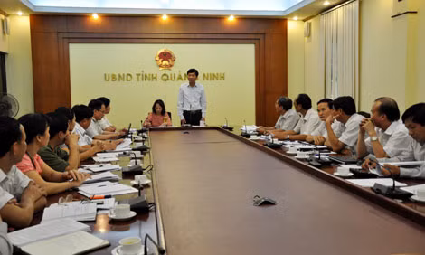 Đồng chí Nguyễn Văn Đọc, Chủ tịch UBND tỉnh phát biểu tại cuộc họp.